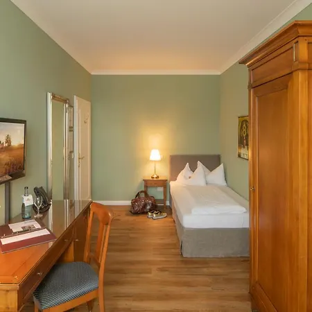 Arador Hotell 3*