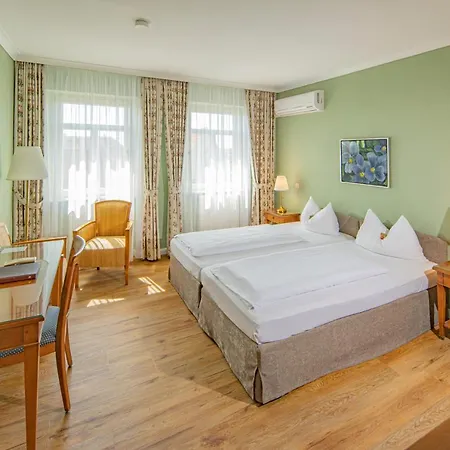 Arador Hotell 3*