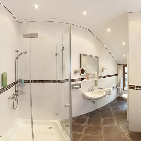 Arador Hotel 3*