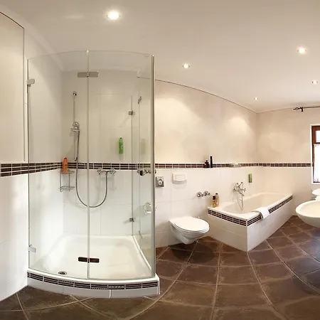 Arador מלון Kronau