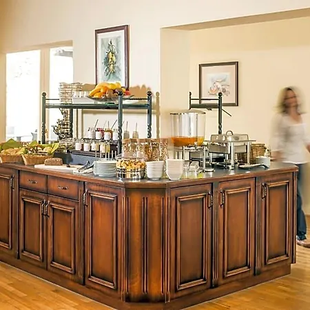 Arador Hotel